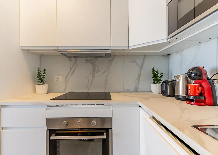 Renovated With Sunny Terrace And Ocean Views In Malibu Park Tenerife Apartment