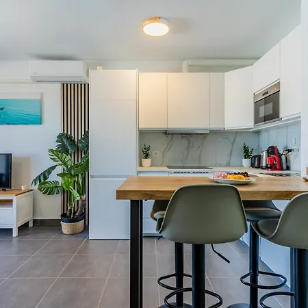 Renovated With Sunny Terrace And Ocean Views In Malibu Park Tenerife 公寓 *