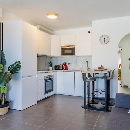 Apartment Renovated With Sunny Terrace And Ocean Views In Malibu Park Tenerife