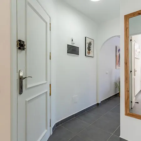 Renovated With Sunny Terrace And Ocean Views In Malibu Park Tenerife *