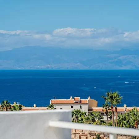 Renovated With Sunny Terrace And Ocean Views In Malibu Park Tenerife 公寓 阿德耶