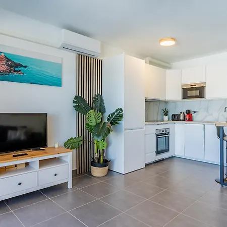 Renovated With Sunny Terrace And Ocean Views In Malibu Park Tenerife 公寓 *