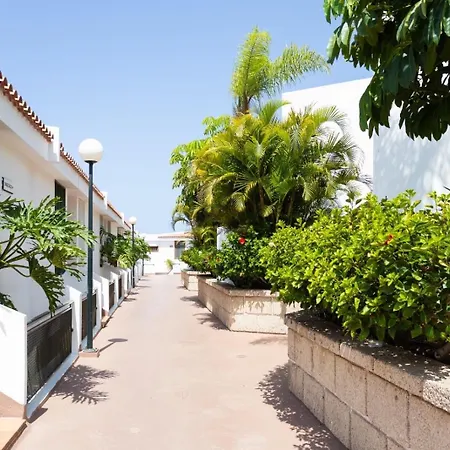 Renovated With Sunny Terrace And Ocean Views In Malibu Park Tenerife 阿德耶