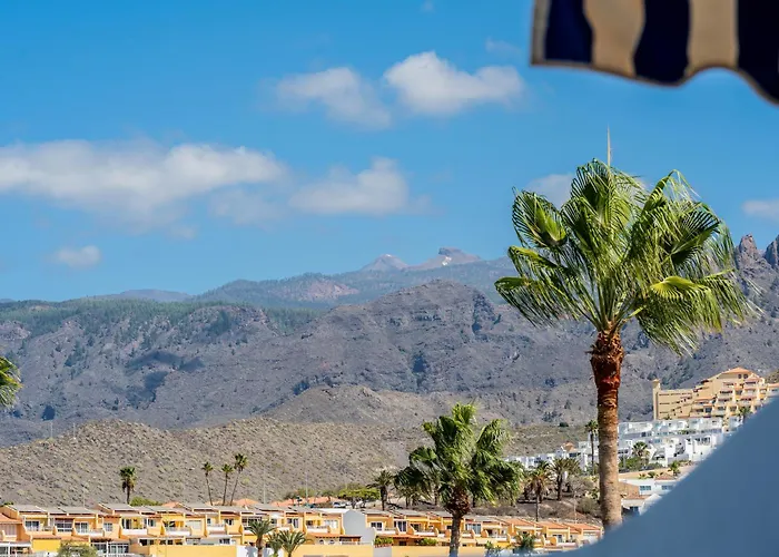 Renovated With Sunny Terrace And Ocean Views In Malibu Park Tenerife Apartment