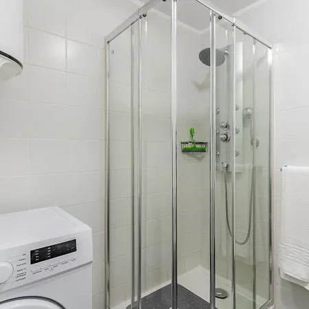 Renovated With Sunny Terrace And Ocean Views In Malibu Park Tenerife Appartement