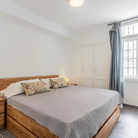 Renovated With Sunny Terrace And Ocean Views In Malibu Park Tenerife * Costa Adeje (Tenerife)