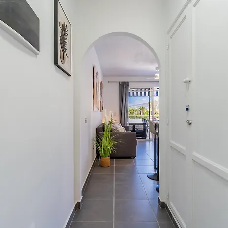 Renovated With Sunny Terrace And Ocean Views In Malibu Park Tenerife