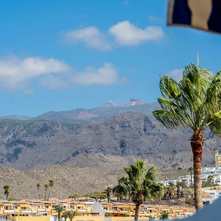 Renovated With Sunny Terrace And Ocean Views In Malibu Park Tenerife Appartement