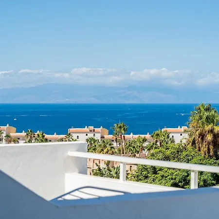 Renovated With Sunny Terrace And Ocean Views In Malibu Park Tenerife