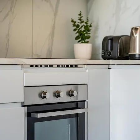 Renovated With Sunny Terrace And Ocean Views In Malibu Park Tenerife