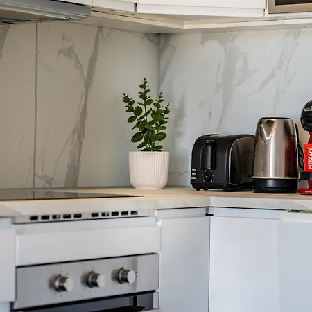 Renovated With Sunny Terrace And Ocean Views In Malibu Park Tenerife Appartement