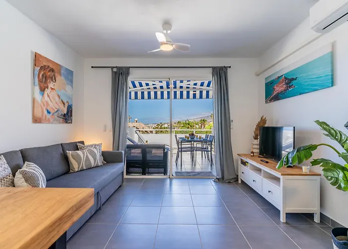 Renovated With Sunny Terrace And Ocean Views In Malibu Park Tenerife