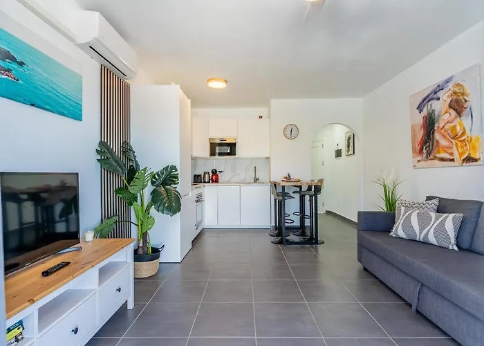 Renovated With Sunny Terrace And Ocean Views In Malibu Park Tenerife Apartamento