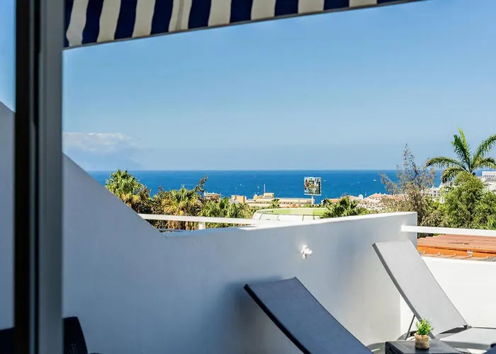 Renovated With Sunny Terrace And Ocean Views In Malibu Park Tenerife *