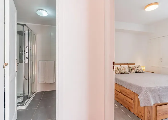 Apartamento Renovated With Sunny Terrace And Ocean Views In Malibu Park Tenerife