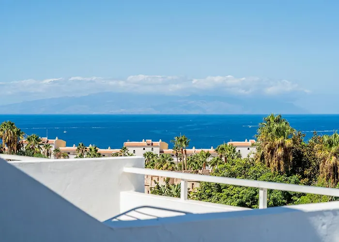 Renovated With Sunny Terrace And Ocean Views In Malibu Park Tenerife