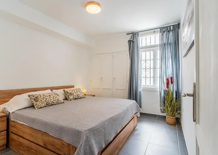 Renovated With Sunny Terrace And Ocean Views In Malibu Park Tenerife Appartement