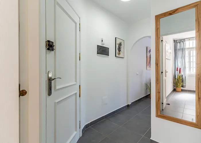 Renovated With Sunny Terrace And Ocean Views In Malibu Park Tenerife *