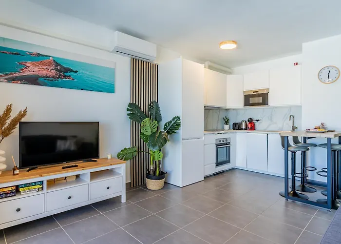 Renovated With Sunny Terrace And Ocean Views In Malibu Park Tenerife Appartement *