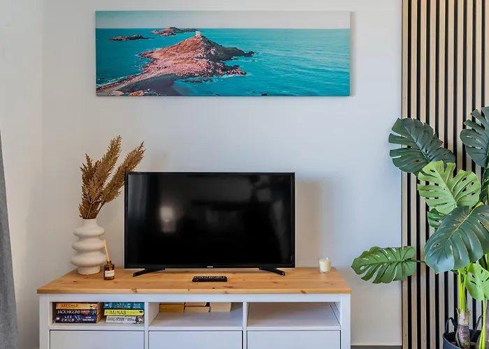 Renovated With Sunny Terrace And Ocean Views In Malibu Park Tenerife Appartement *