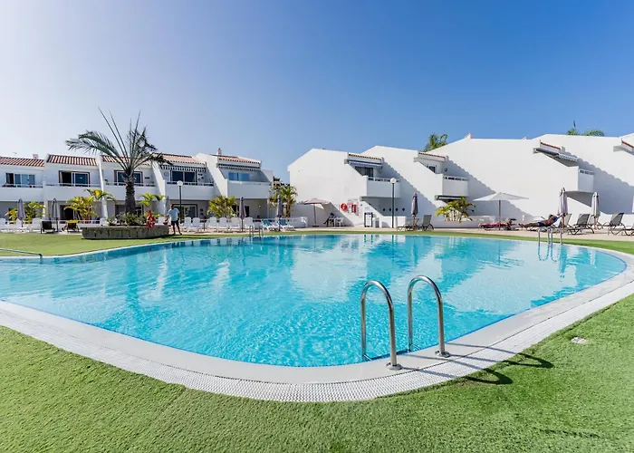 Renovated With Sunny Terrace And Ocean Views In Malibu Park Tenerife *