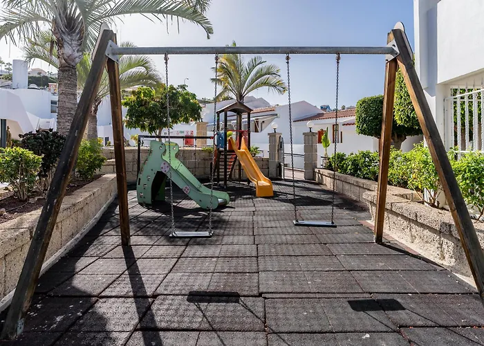 Renovated With Sunny Terrace And Ocean Views In Malibu Park Tenerife